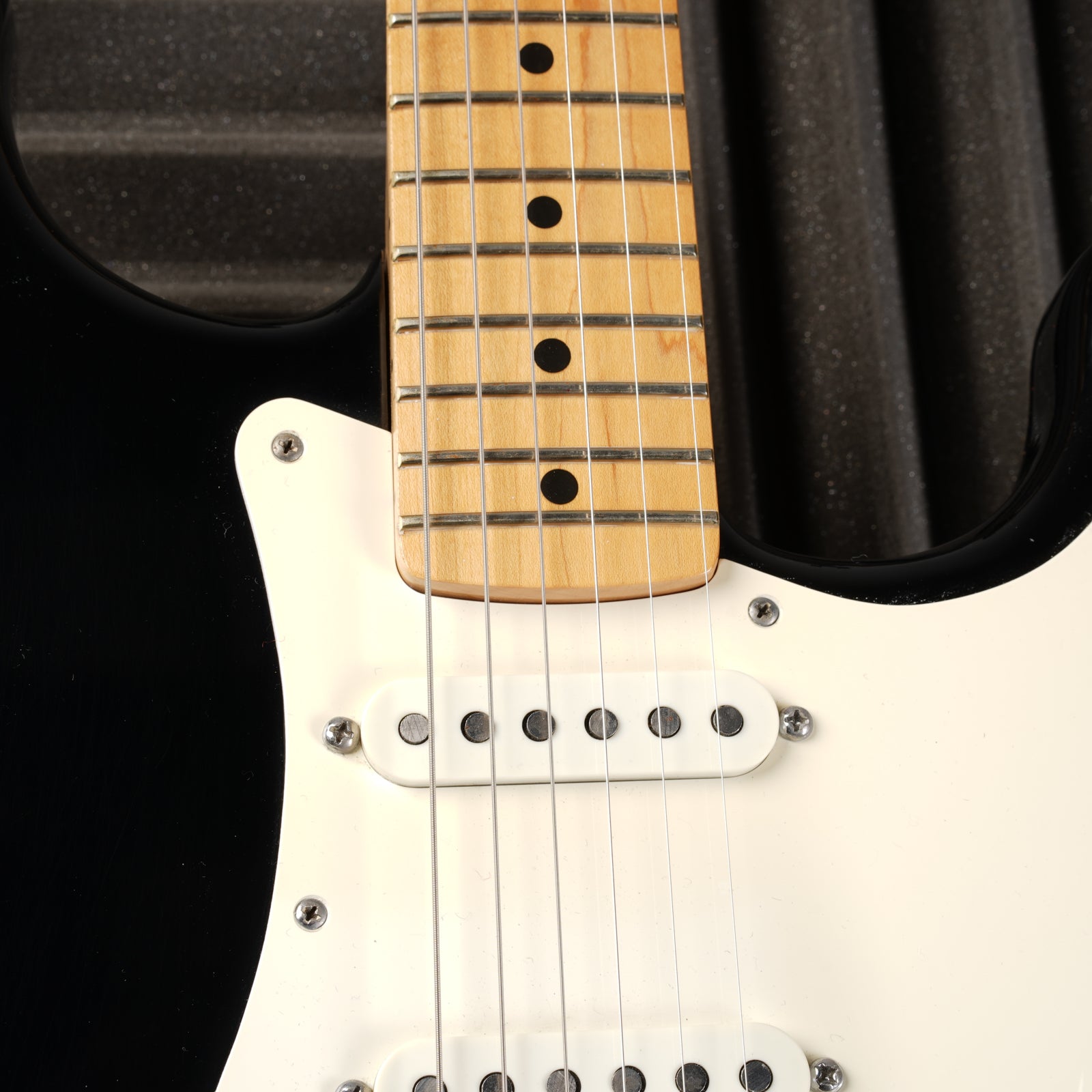 Fender Standard Stratocaster with Maple Fretboard 1983 - Black