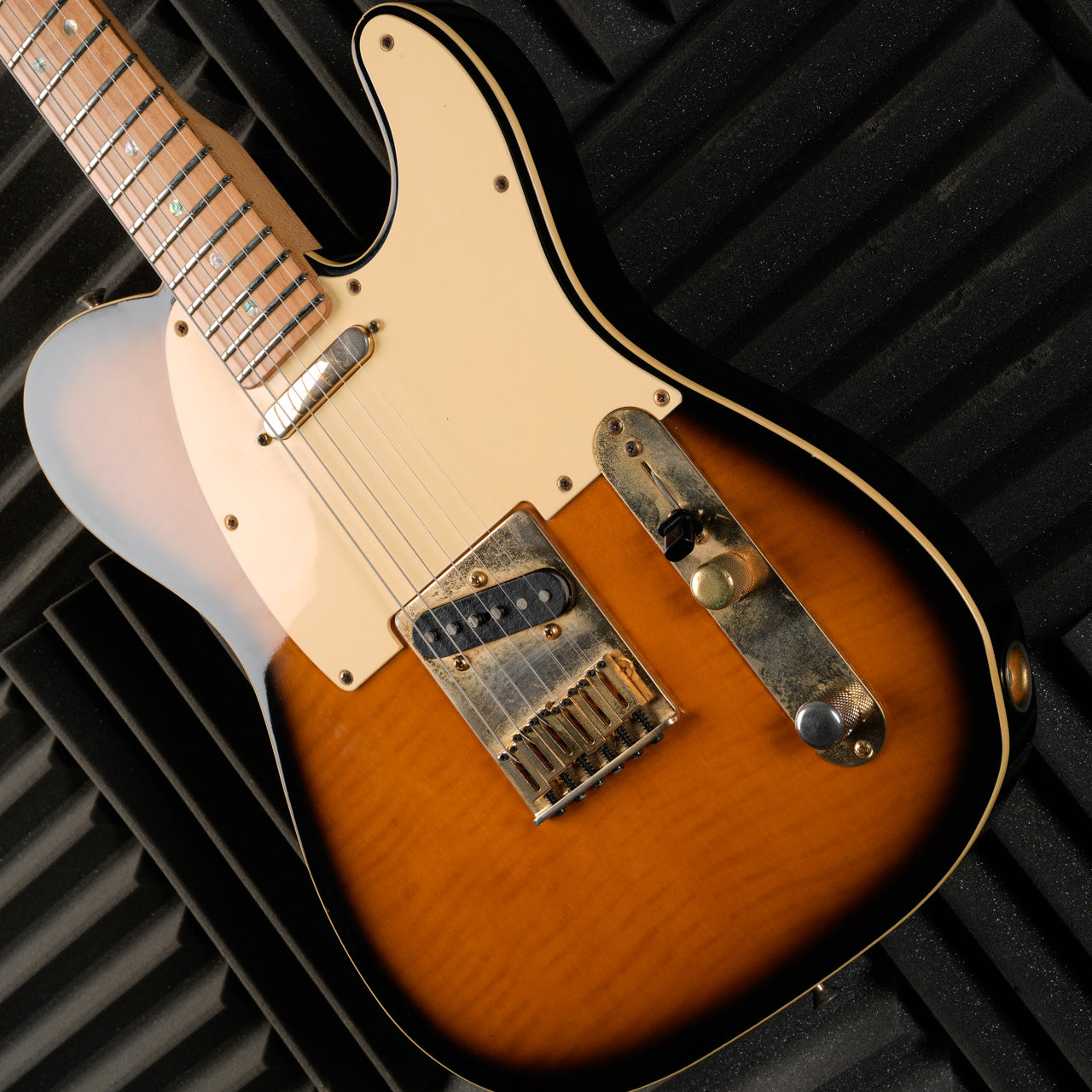 Fender DK-133 (DR. K) Hirofumi Tokutake - 1994 - 2-Tone Sunburst
