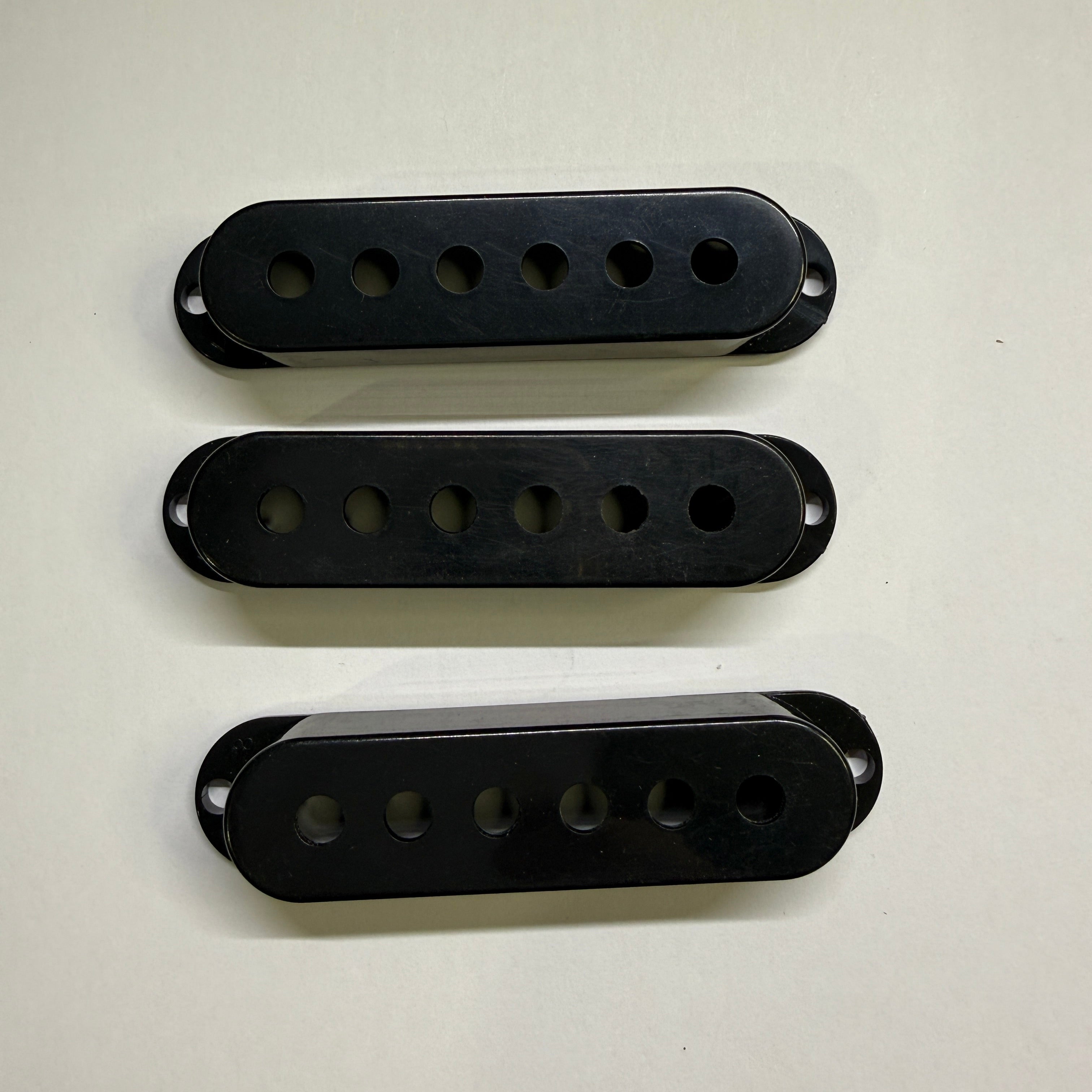 Single Coil Pickup Cover set (3 pc) for ST style guitar, Size 48mm, 50mm, 52mm, Colour Cream, Black, White